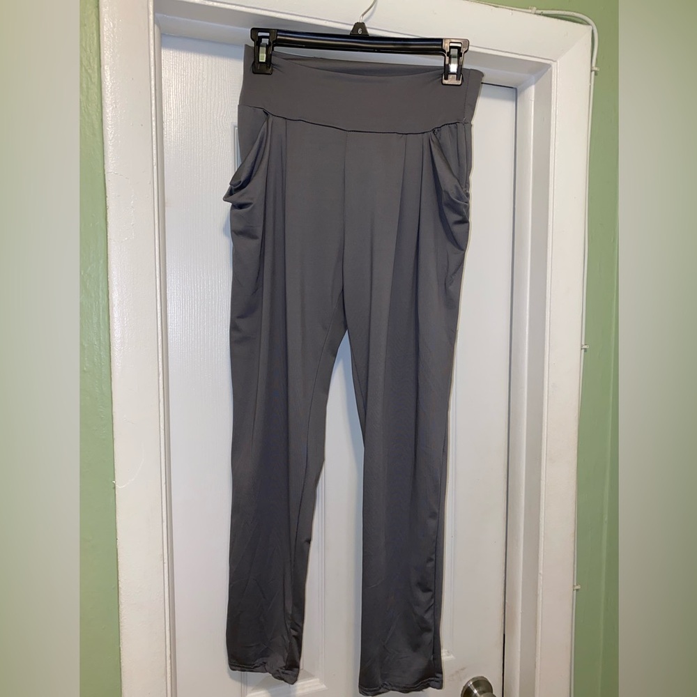 Women’s Gray cropped pants